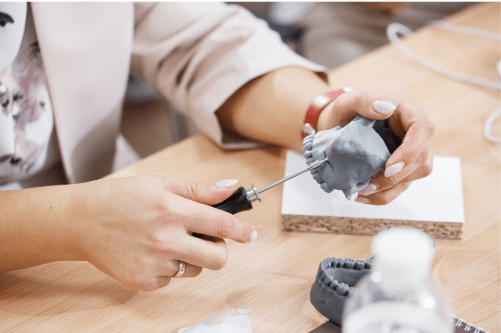 Ortodontik Mini Vidalar nedir?
mini vidalar ne işe yarar?
Yazan: Uzm. Dr. Özlem Aylıkcı (Ortodonti uzmanı)